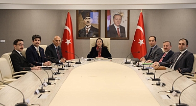 VALİ KAYMAKAMLARI TOPLADI