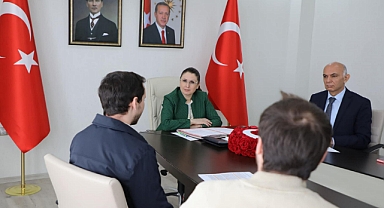 Vali Kapılarını Halka Açtı