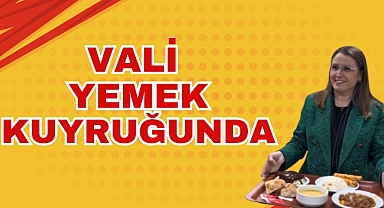 VALİ YEMEK KUYRUĞUNDA