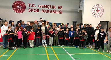 23 Nisan Masa tenisi turnuvası düzenlendi