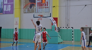 3x3 baskette FMV Ortaokulu 3.oldu