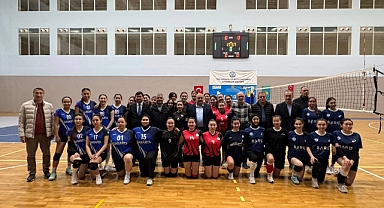 Aldatmaz ,Voleybol turnuvasını izledi
