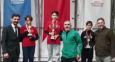 Bartın’da 23 Nisan Tenis kupası düzenlendi