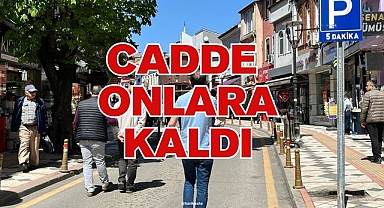 CADDE ONLARA KALDI