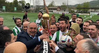 Şampiyona kupası takdim edildi