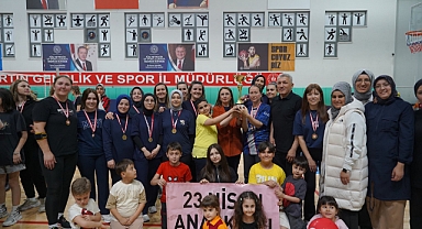 Anneler günü voleybol turnuvası düzenlendi
