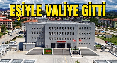 EŞİYLE VALİYE GİTTİ