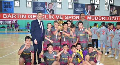 Futsal'da Ulus 75.Yıl Ortaokulu şampiyon oldu