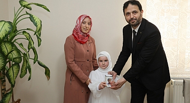 Harçlıklarını Bağışladı