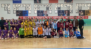 Küçük kızlar futsal müsabakaları sona erdi