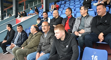 Spor camiası finali izledi