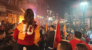 Taraftarlar Caddelerde
