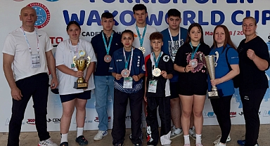 Toki spor Kick Boks’ta takım halinde şampiyon oldu
