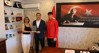 Akkaş’a plaket takdim edildi