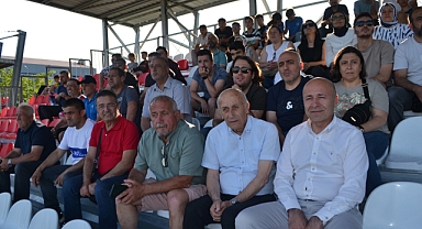 Amasra Belediye Başkanı U13 Finalini izledi