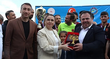 Bartın Valisi Arslan’a plaket verildi