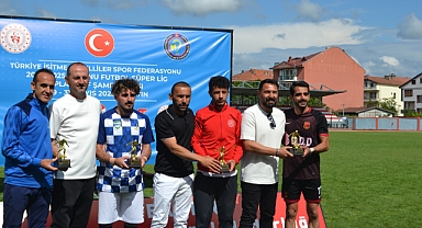 En centilmen oyunculara ödülleri verildi
