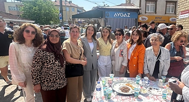 Gonat Çıkarmada Halkla Kucaklaştı