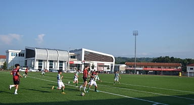 Kozcağız Belediyespor bol gollü maçı aldı
