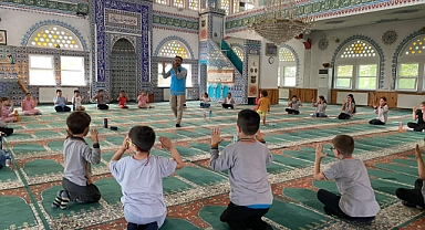 Öğrenciler Camii'de