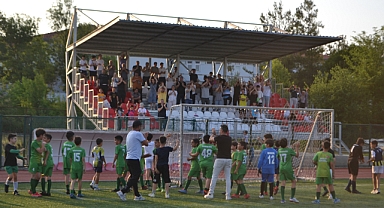 Şampiyonluğu taraftarı ile kutladı