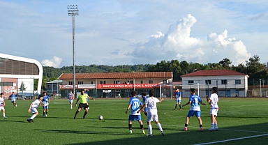 U13’de derbiyi Yeni Bartınspor kazandı