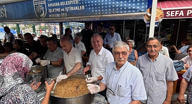 Başkan Aşure Dağıttı