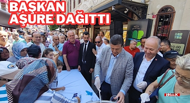 Başkan Aşure Dağıttı