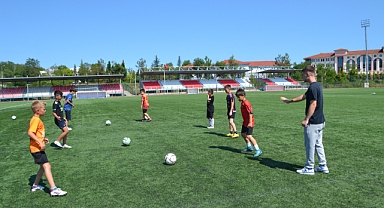 KEMERGENÇLİKSPOR YAZ FUTBOL OKULU AÇTI