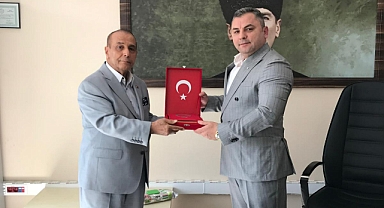 Özer'den Anlamlı Hediye