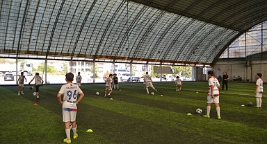 B.GENÇLERBİRLİĞİ FUTBOL OKULUNDA EĞİTİMLER SÜRÜYOR