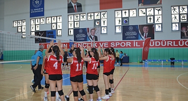 Bartın GSİM Voleybol takımı esti gürledi