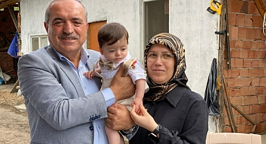 BAŞKAN VE EŞİNİN BEBEK SEVİNCİ