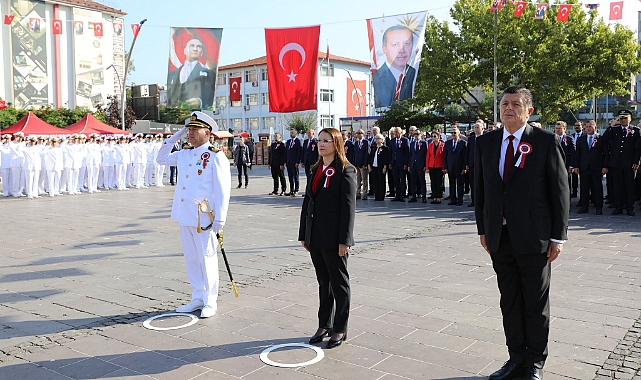 BAYRAK GÖKLERE ÇEKİLDİ