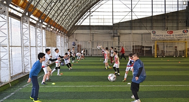 Futbol fabrikası oyuncu yetiştirmeyi sürdürüyor