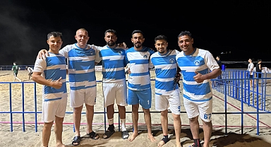 FUTBOL ÖZLEMİNİ PLAJ FUTBOLUNDA GİDERİYOR