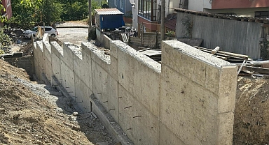 İSTİNAT DUVARI ÇALIŞMASI YAPILIYOR
