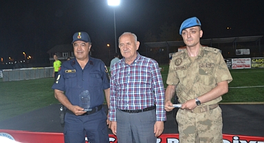 KOMUTANLARA ÖDÜLLER KARAMANDAN