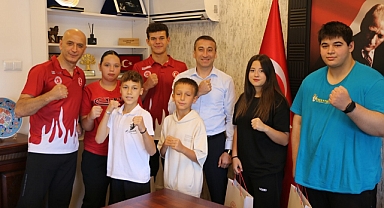 Milli Takım antrenörü ve sporcusundan Akkaş’a ziyaret