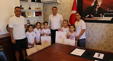 Minik Şampiyonlardan Halil Akkaş’a ziyaret