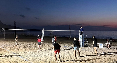 Plaj voleybolu heyecanı sürüyor