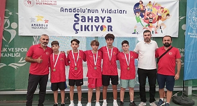 Tenis takımı yarı finale yükseldi