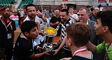 Yunus Emre Belediye Spor U17 Şampiyonu Oldu