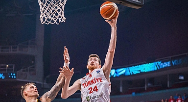 12 Dev Adam çeyrek finalde