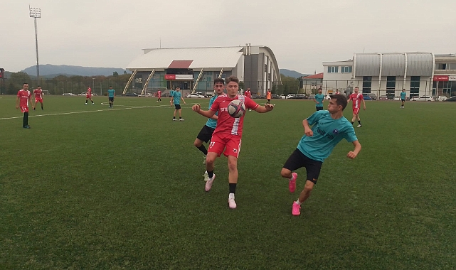 AMATÖRÜN İKİ TAKIMI HAZIRLIK MAÇI YAPTI