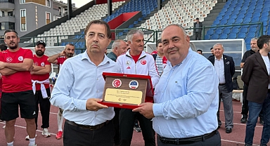 Bakan yardımcısına pleketini Aldatmaz verdi