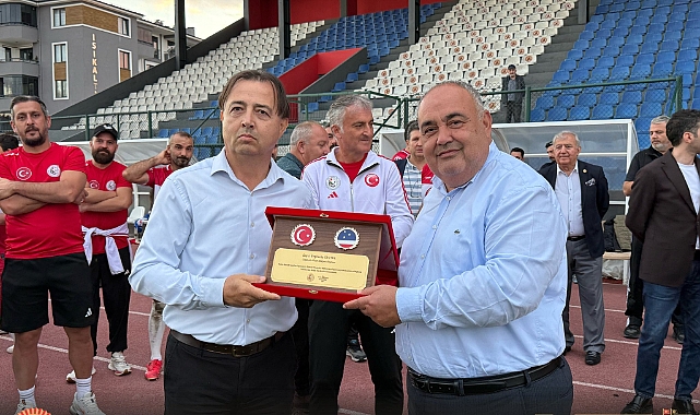 Bakan yardımcısına pleketini Aldatmaz verdi