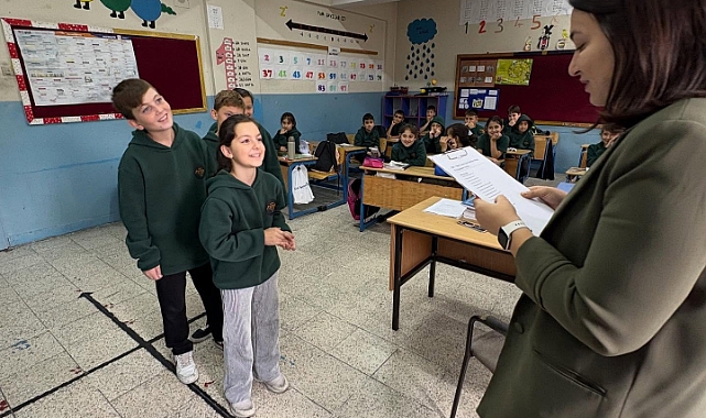 GEZİCİ KÜTÜPHANE MUTLU ETMEYE DEVAM EDİYOR