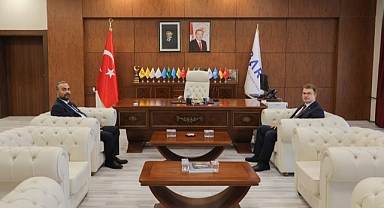 Rektör, Komisyon Başkanı'nı Ağırladı