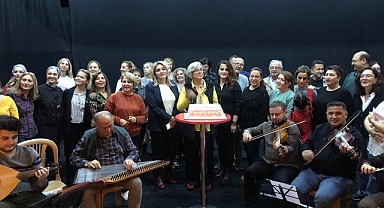 10. YILINI KUTLUYOR